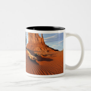 Tasse 2 Couleurs États-Unis, Utah, Monument Valley. Le vent crée