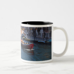 Tasse 2 Couleurs Europe, Italie, Venise. Bateaux apportant