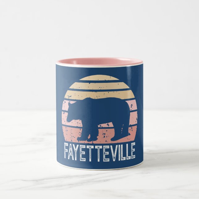 Tasse 2 Couleurs Fayetteville Arkansas Ours Rétro (Centre)