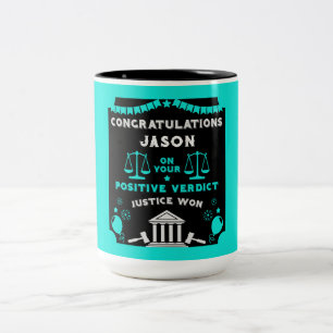 Tasse 2 Couleurs Félicitations au verdict du tribunal