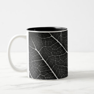 Tasse 2 Couleurs Feuille lumineuse noir et blanc en gros plan