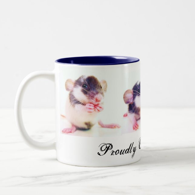 Tasse 2 Couleurs Fièrement possédé par des rats ! (Gauche)