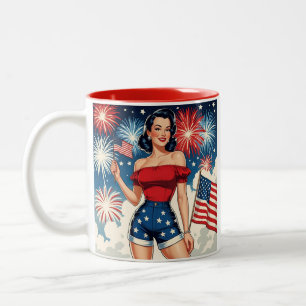 Tasse 2 Couleurs Fille Pin-Up Patriotique – Style Rétro 4 Juillet