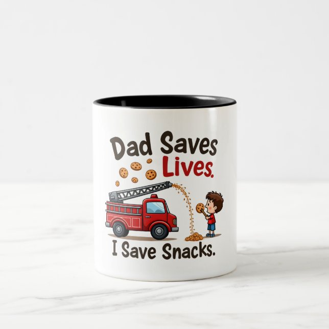 Tasse 2 Couleurs Firefighter "Dad Saves Lives. I Save Snacks." Two- (Centre)