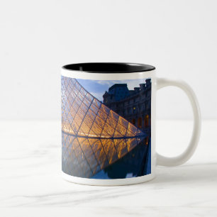 Tasse 2 Couleurs France, Paris. Le Louvre au crépuscule. Crédit