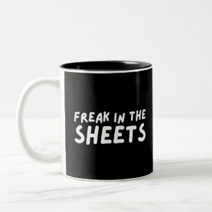 Tasse 2 Couleurs Freak dans les draps