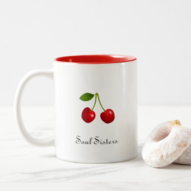 Tasse 2 Couleurs Fruits de cerise sur Sœurs d'âme blanches (Avec donut)