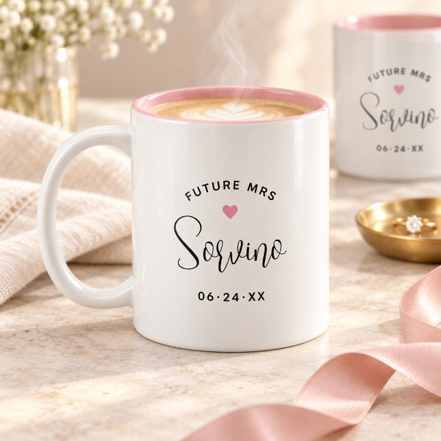 Tasse 2 Couleurs Futur Mme Monogramme Mariage Rose Script (Créateur téléchargé)