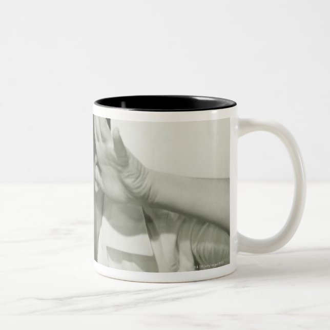 Tasse 2 Couleurs Garçon faisant le visage (Droit)
