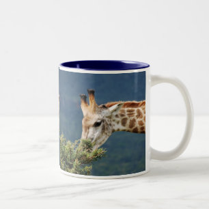 Tasse 2 Couleurs Girafe mangeant un certain feuille