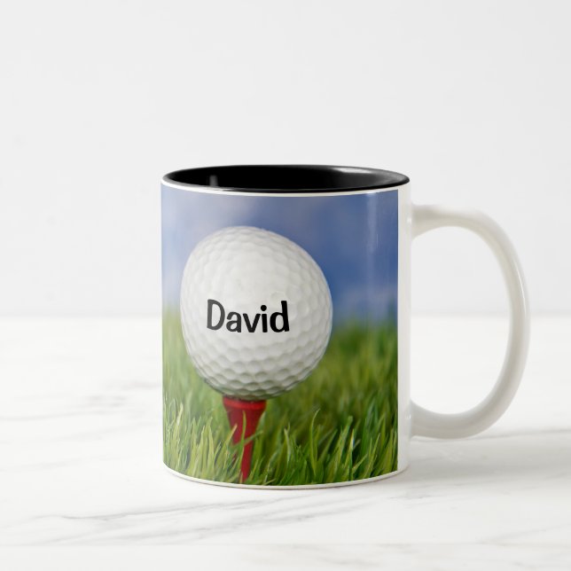 Tasse 2 Couleurs Golf Ball On Tee avec citation et nom (Droit)