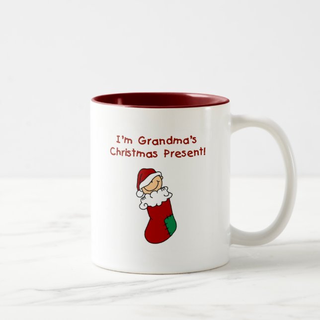 Tasse 2 Couleurs Grand-mère's Christmas Présent Tshirts et cadeaux (Droit)