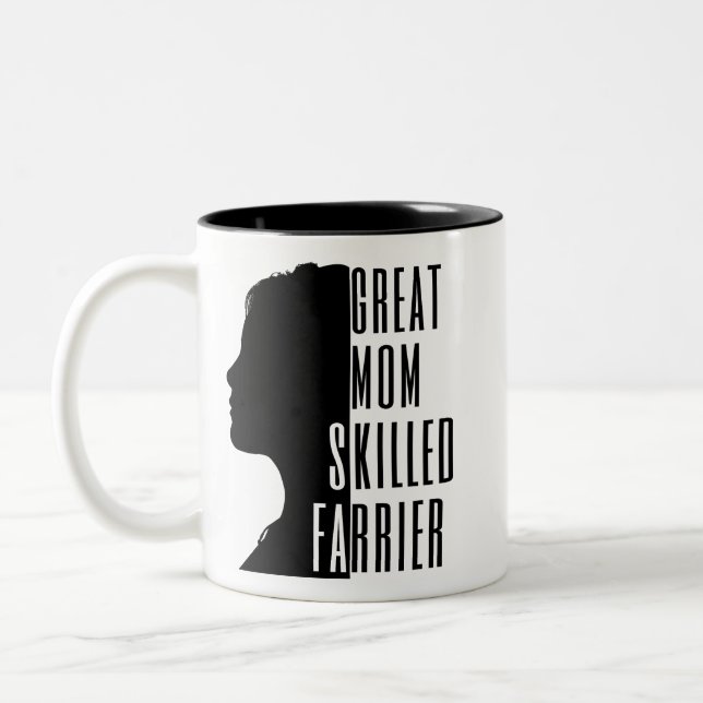 Tasse 2 Couleurs Grande Maman Compétente Farrier cadeau unique (Gauche)