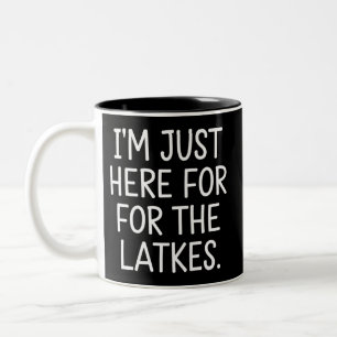 Tasse 2 Couleurs Hanukkah je suis juste là pour les latkes juifs