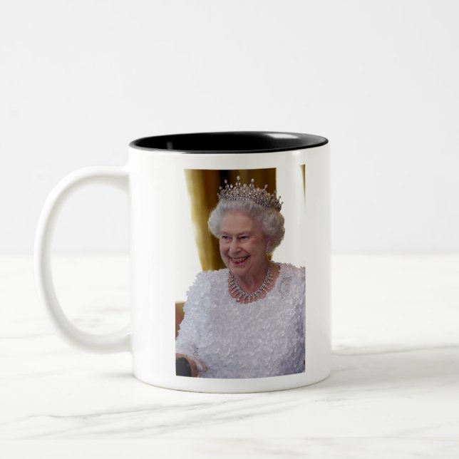 Tasse 2 Couleurs HM Queen Elizabeth II Dublin (Gauche)