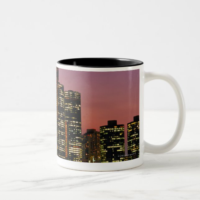 Tasse 2 Couleurs Horizon de Detroit, Michigan la nuit (Droit)