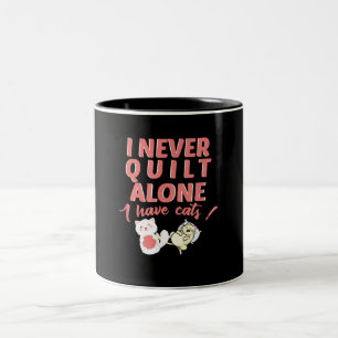 Tasse 2 Couleurs I Never Quilt Alone