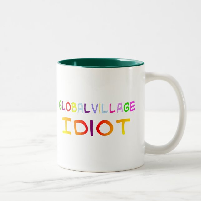Tasse 2 Couleurs Idiot de village global (Droit)