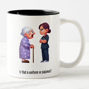 Tasse 2 Couleurs Infirmière Face-Off Avec Granny Fatigué