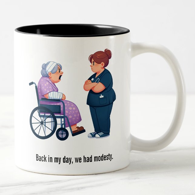 Tasse 2 Couleurs Infirmière Face-Off Avec Granny Fatigué (Créateur téléchargé)