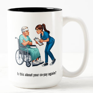 Tasse 2 Couleurs Infirmière faisant face à un patient âgé imbu de l