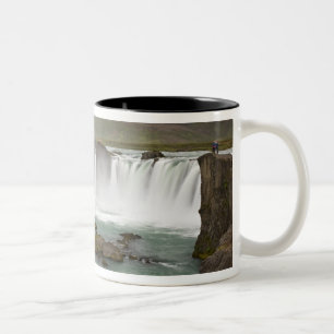 Tasse 2 Couleurs Islande. Vue sur les chutes de Godafoss sur la