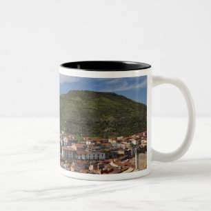 Tasse 2 Couleurs Italie, Sardaigne, Bosa. Vue de la ville depuis Ca