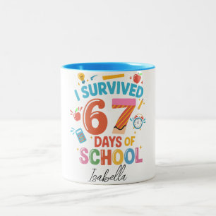 Tasse 2 Couleurs J'ai survécu 67 jours d'école - Nom personnalisé P