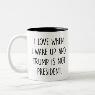Tasse 2 Couleurs j'aime quand je me réveille et que trump n'est pas