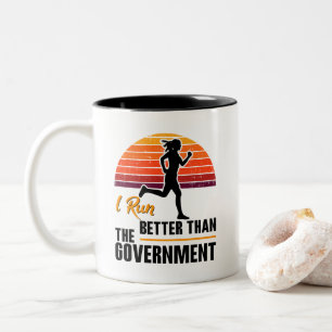 Tasse 2 Couleurs Je cours mieux que le gouvernement Funny Runner
