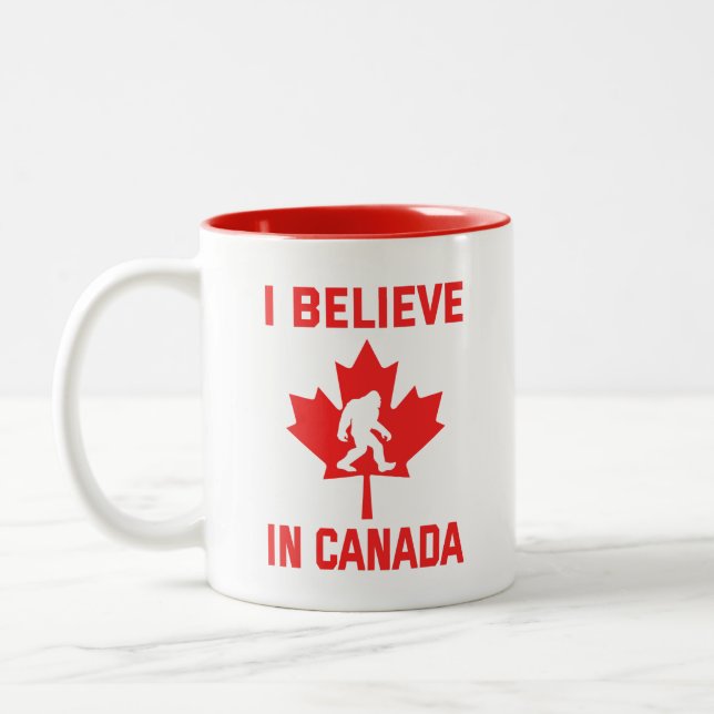 Tasse 2 Couleurs Je Crois Au Canada - Bigfoot Drôle (Gauche)