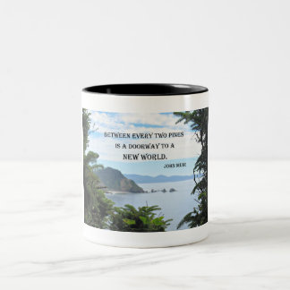 Tasse 2 Couleurs John Muir : "Entre deux pins est une porte"
