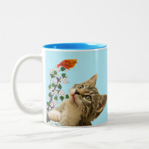 Tasse 2 Couleurs Joli chat tabby, fleurs et oiseau sur fond bleu cl