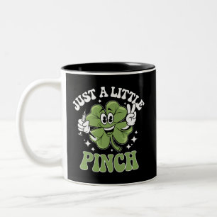 Tasse 2 Couleurs Juste une petite infirmière pincée Saint-Patrick