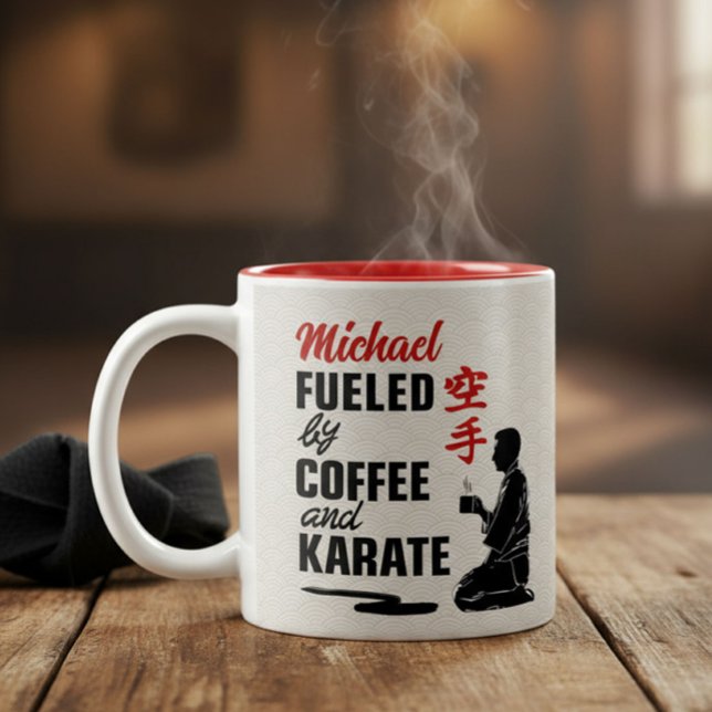 Tasse 2 Couleurs Karate - alimenté par le café et le karaté. (Créateur téléchargé)