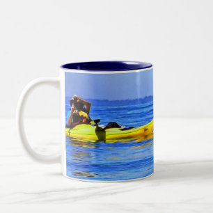 Tasse 2 Couleurs Kayaker et Tufted Puffin dans le Pacifique Nord-Ou