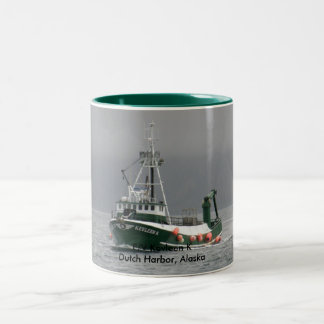 Tasse 2 Couleurs Kevleen K, bateau de crabe dans le port