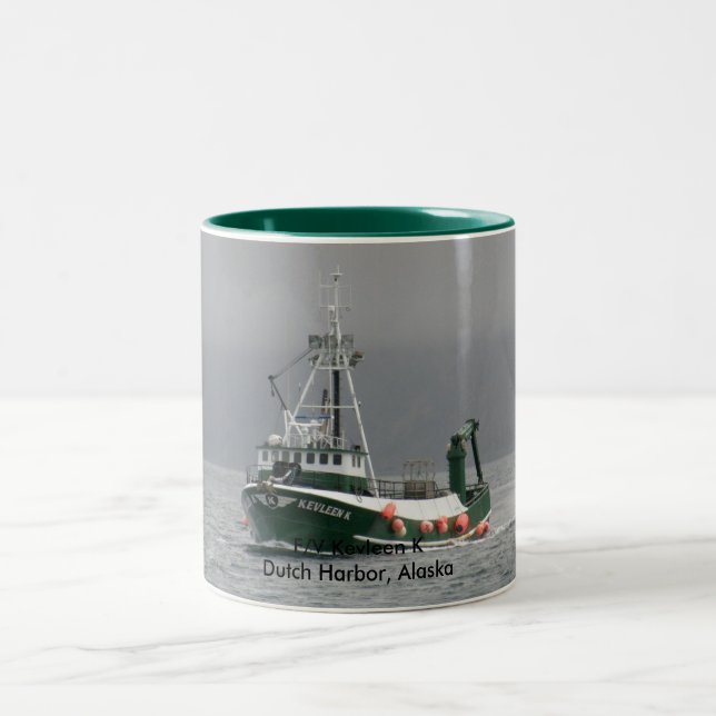 Tasse 2 Couleurs Kevleen K, bateau de crabe dans le port (Centre)