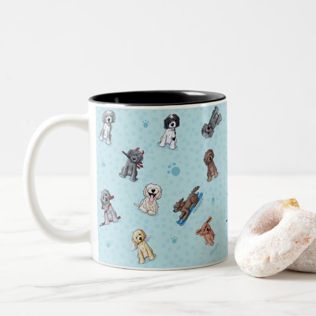 Tasse 2 Couleurs KiniArt Doodlemoji Goldendoodle (Avec donut)