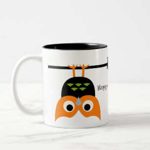 Tasse 2 Couleurs La chouette à l'envers sur une boule d'Halloween d