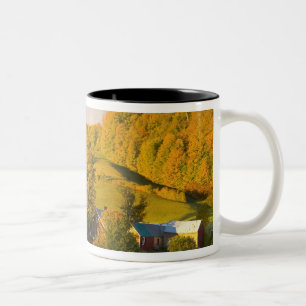 Tasse 2 Couleurs La ferme Jenne à Woodstock, Vermont. Automne. 2