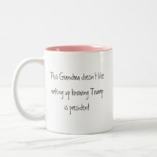 Tasse 2 Couleurs La grand-maman n'aime pas l'atout