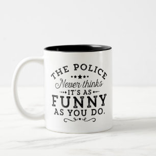 Tasse 2 Couleurs La police ne pense jamais que c'est aussi drôle qu