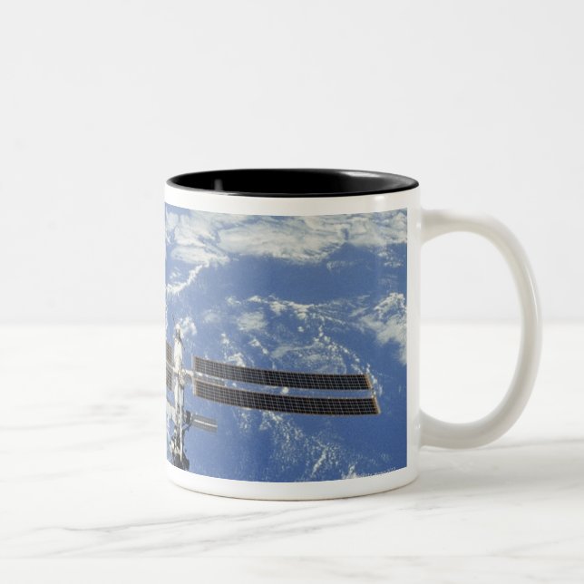 Tasse 2 Couleurs La terre orbitale de Station Spatiale (Droit)