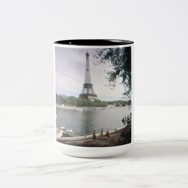 Tasse 2 Couleurs La Tour Eiffel. Paris, vers 1960. (Centre)