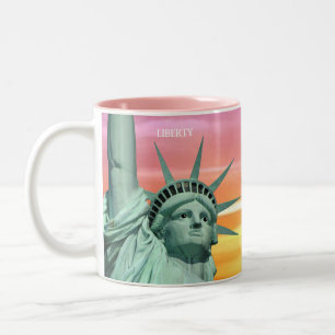 Tasse 2 Couleurs Lady Liberty sur ciel rose