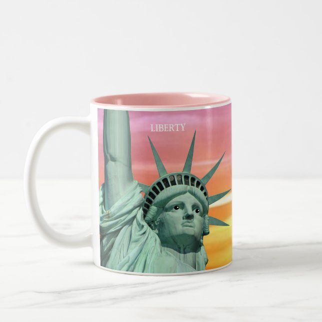 Tasse 2 Couleurs Lady Liberty sur ciel rose (Gauche)
