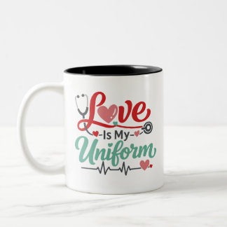 Tasse 2 Couleurs L'amour est mon uniforme d'infirmière 