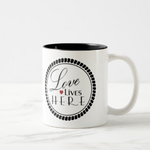 Tasse 2 Couleurs L'amour vit ici Typographie