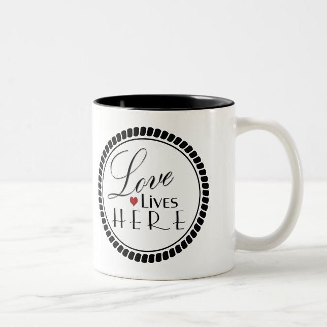 Tasse 2 Couleurs L'amour vit ici Typographie (Droit)